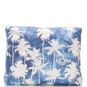 Aloha Collection Max Pouch, Blue white Coco Palms, NWOT, splash proof